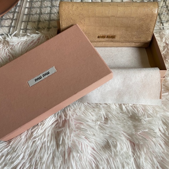 Authentic Miu Miu wallet - Picture 6 of 9